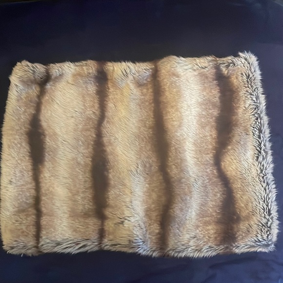 2017 Vera Wang Vegan Faux Fur Cowl - Picture 1 of 8